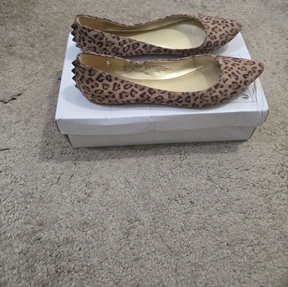 Women Shoes - Picture 9 of 9